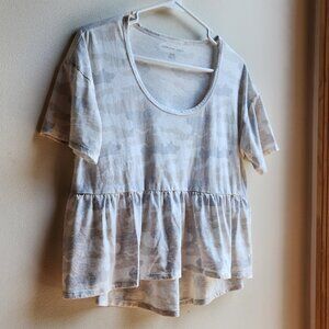 American Eagle Outfitters Gray Camo Scoop Neck Ruffled Jersey Size Small
